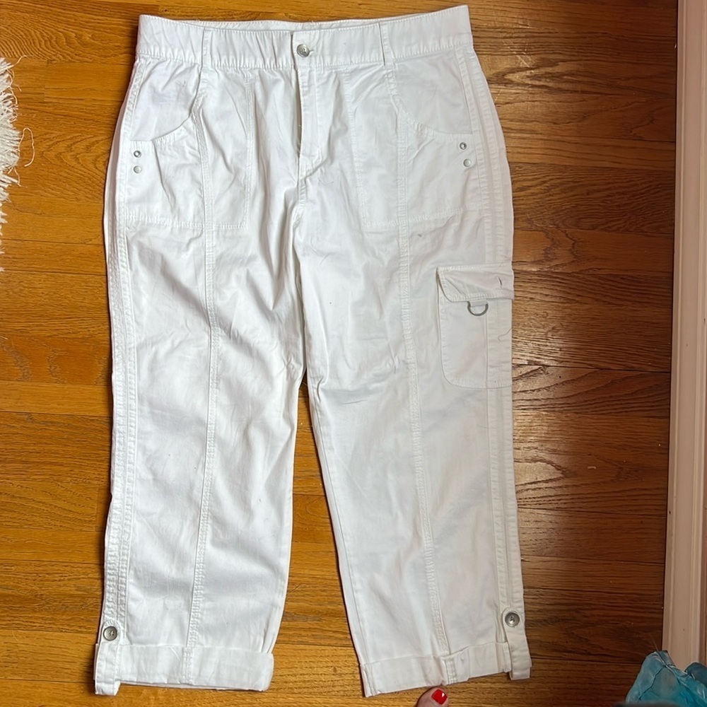 EST 1946 white cargo cotton-spandex capris. Front, leg, back pockets sz12